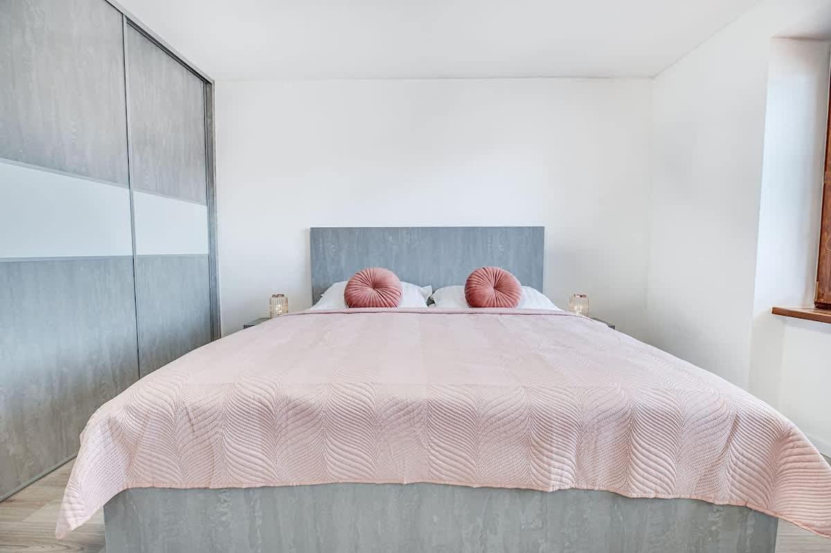 Nitra Castle Suite - Modern Elegance & Serenity Exterior photo
